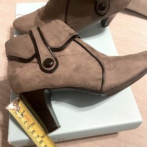 Life Stride ankle booties